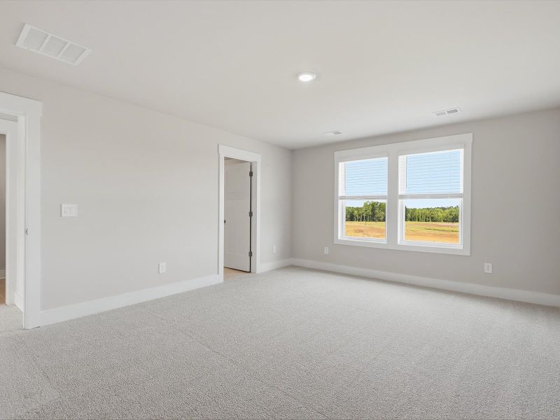 Spacious, unfurnished interior of a new home in Ashby Woods, Boiling Springs (Image 18).