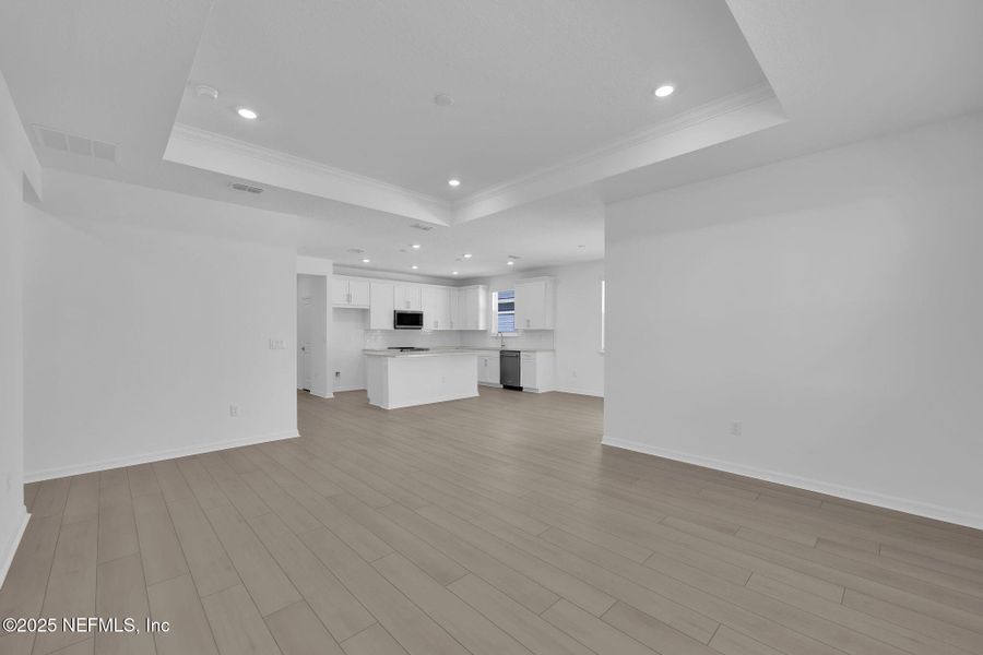 Spacious, unfurnished interior of a new home in Bradley Creek, Green Cove Springs (Image 36).