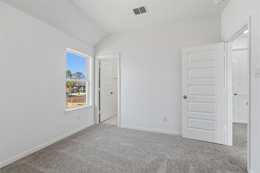 Spacious, unfurnished interior of a new home in Ellis Cove, Seabrook (Image 13).