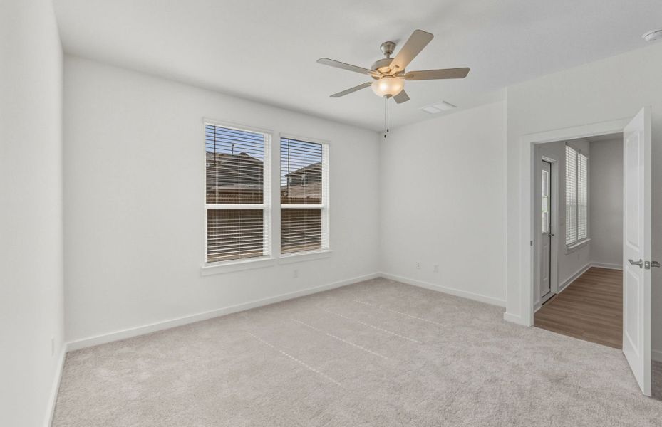 Spacious, unfurnished interior of a new home in Crosswinds, Kyle (Image 37).