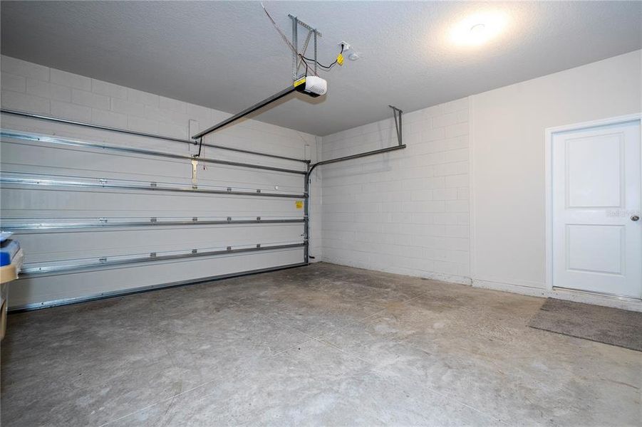 Spacious, unfurnished interior of a new home in , St. Cloud (Image 25).
