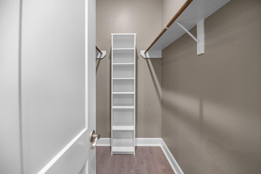 Spacious, unfurnished interior of a new home in , Freeport (Image 18).
