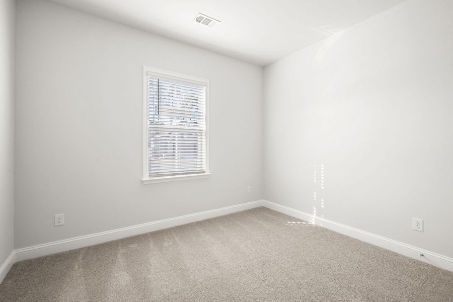 Spacious, unfurnished interior of a new home in Waterways, Richmond Hill (Image 23).