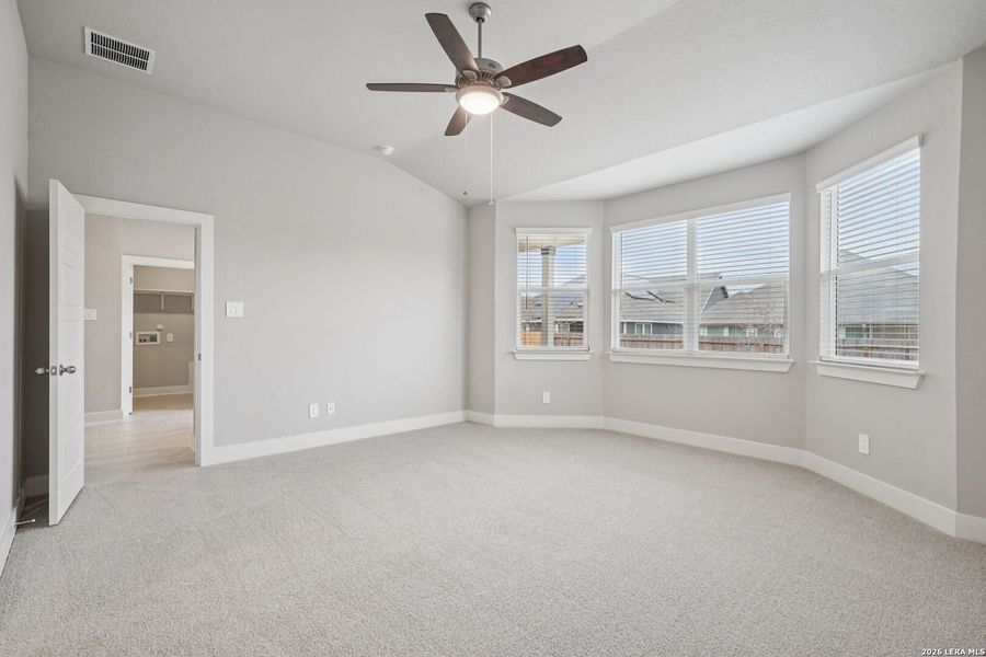 Spacious, unfurnished interior of a new home in Estancia Ranch - Premier Series, San Antonio (Image 37).