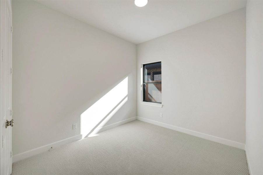 Spacious, unfurnished interior of a new home in Sienna - Grove Collection, Missouri City (Image 17).
