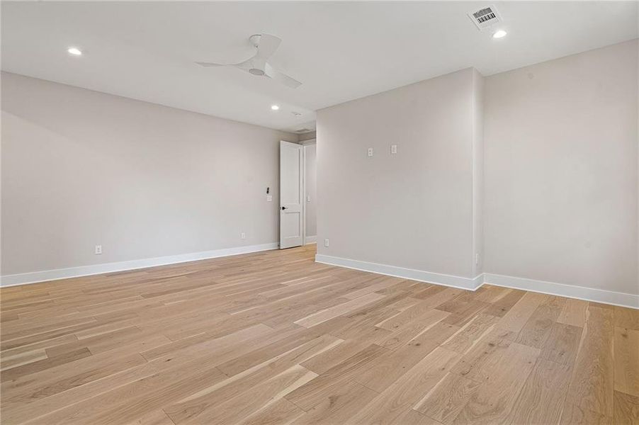 Spacious, unfurnished interior of a new home in , Alpharetta (Image 42).