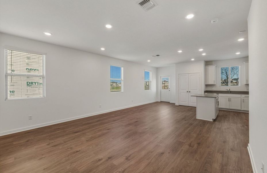 Spacious, unfurnished interior of a new home in Sonterra, Jarrell (Image 27).