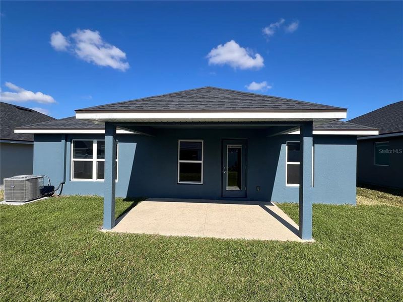 Exterior details and patio area of a home in Abbey Glen, Dade City (Image 4).