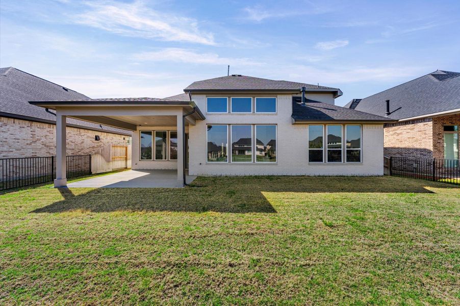 Exterior details and patio area of a home in Cross Creek Ranch, Fulshear (Image 26).