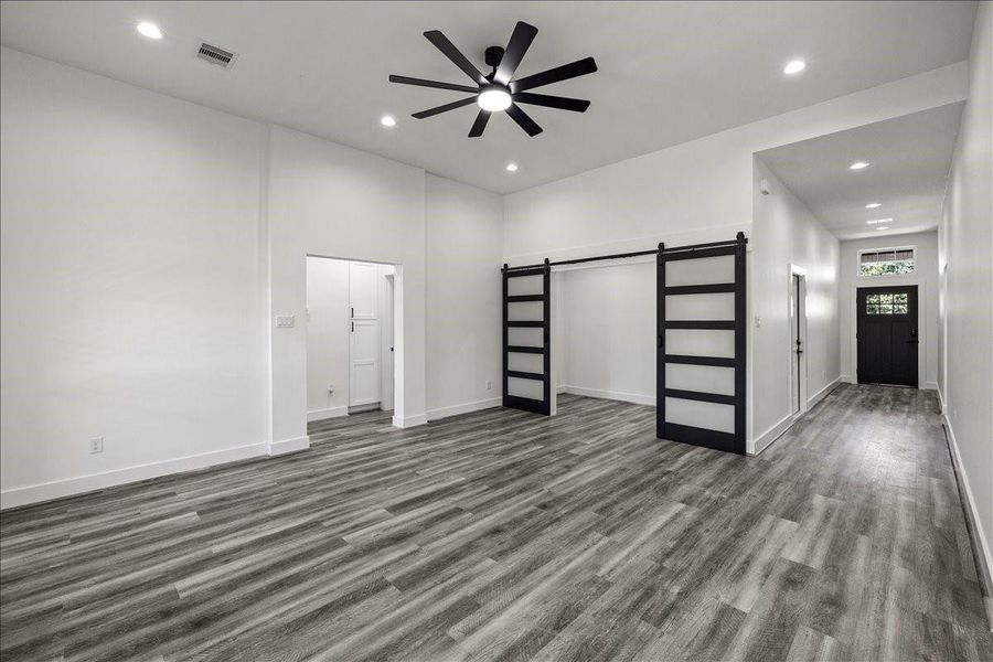 Spacious, unfurnished interior of a new home in , Santa Fe (Image 29). Spacious, unfurnished interior of a new home in , Santa Fe (Image 29).