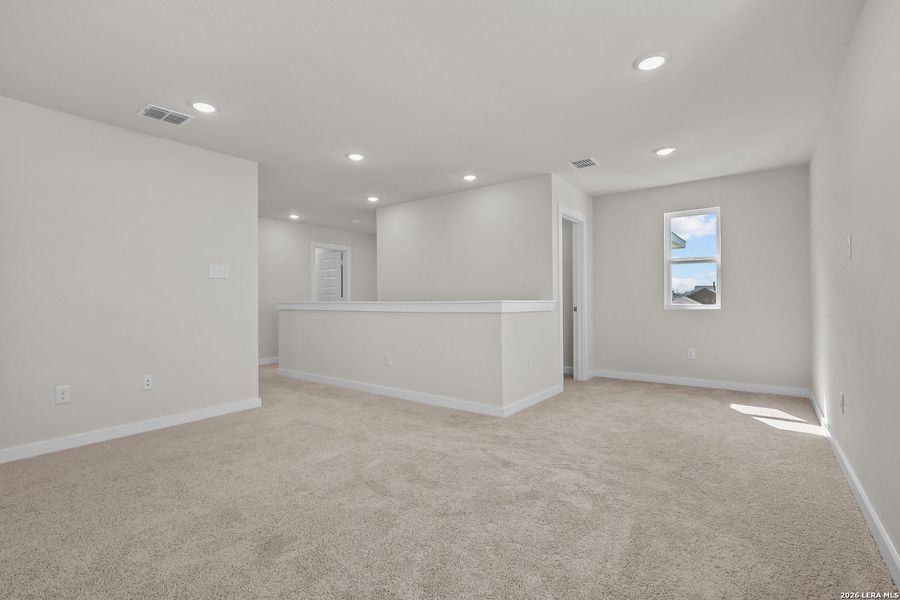 Spacious, unfurnished interior of a new home in Mesa Vista, San Antonio (Image 16).
