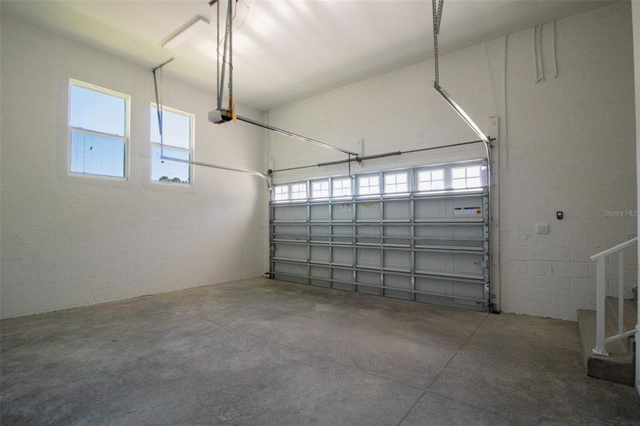 Spacious, unfurnished interior of a new home in Southern Hills Plantation, Brooksville (Image 41).
