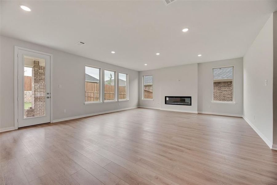 Spacious, unfurnished interior of a new home in Villages of Hurricane Creek, Anna (Image 12).