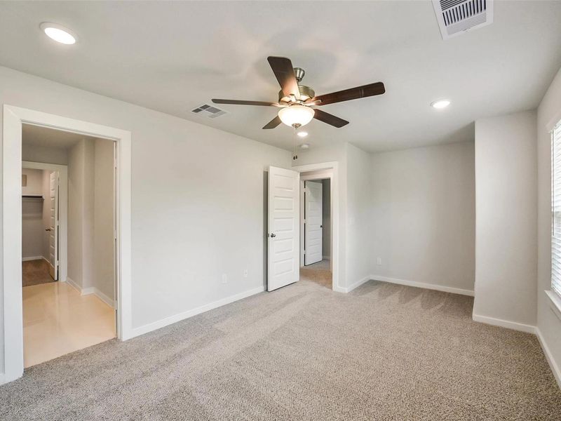 Spacious, unfurnished interior of a new home in Lakes at Black Oak, Magnolia (Image 28). Spacious, unfurnished interior of a new home in Lakes at Black Oak, Magnolia (Image 28).