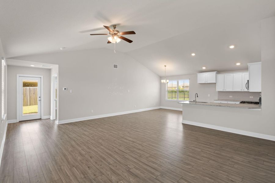 Spacious, unfurnished interior of a new home in Sunterra, Katy (Image 14).