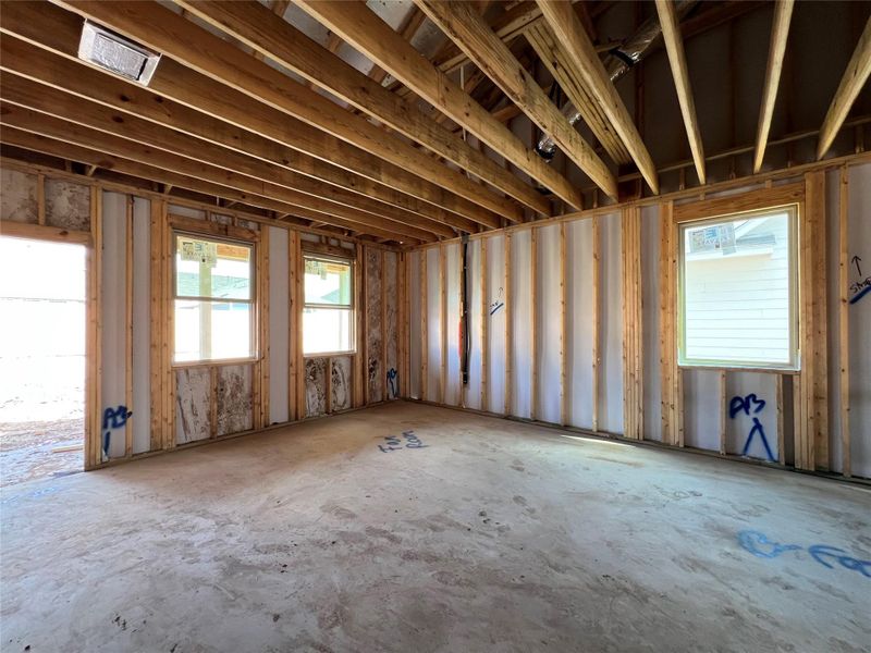 Spacious, unfurnished interior of a new home in Rolling Glen, Hutto (Image 25).