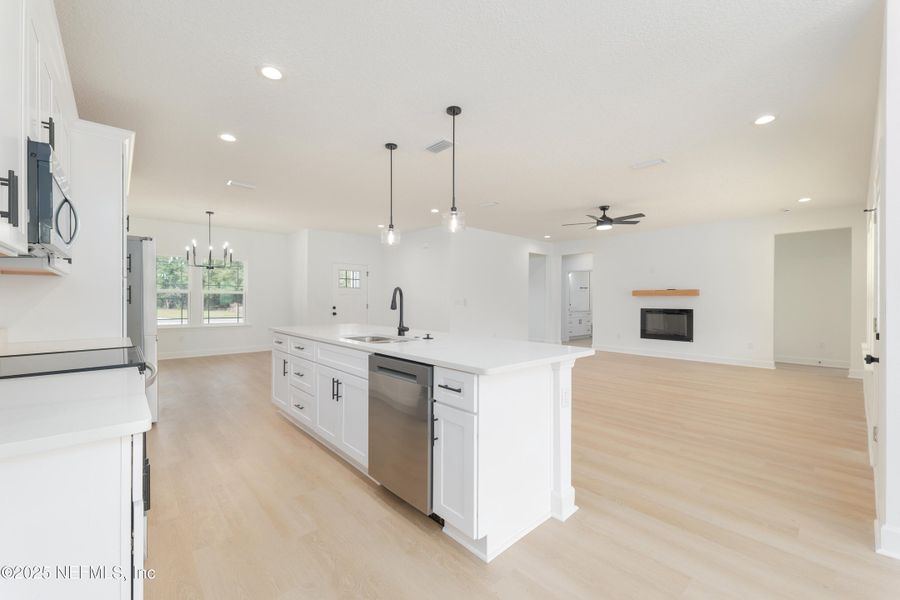 Furnished interior view inside a new home in , Middleburg (Image 9).