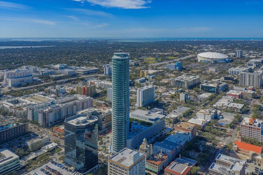 Condo located in St. Petersburg, FL showcasing its design and architecture (Image 22).