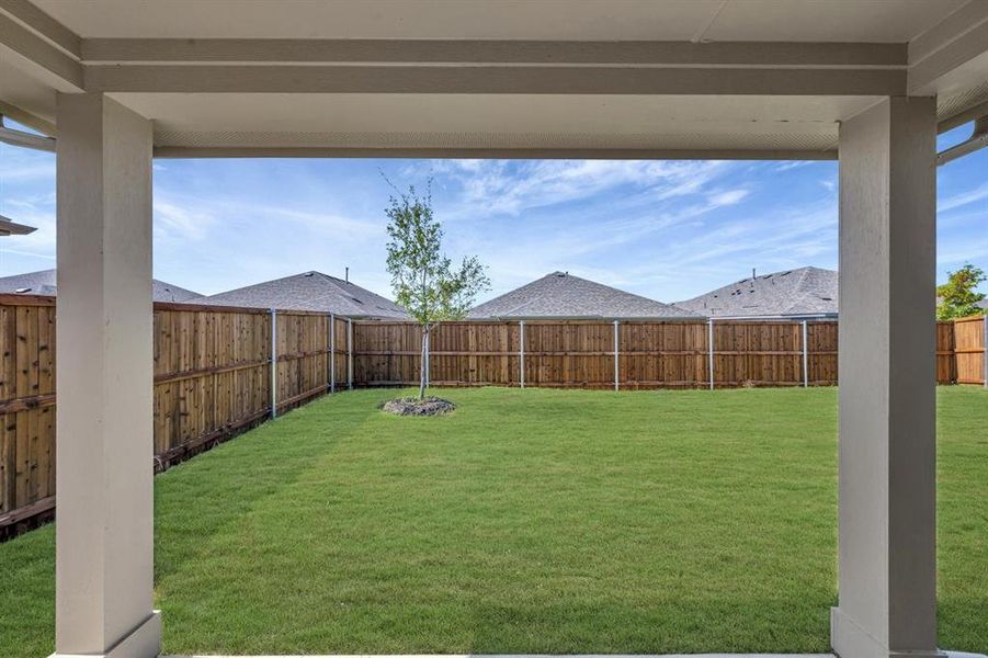 Exterior details and patio area of a home in Mobberly Farms, Pilot Point (Image 20).