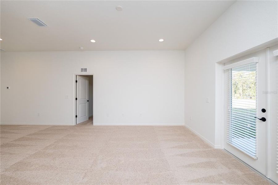 Spacious, unfurnished interior of a new home in , Lake Wales (Image 18).