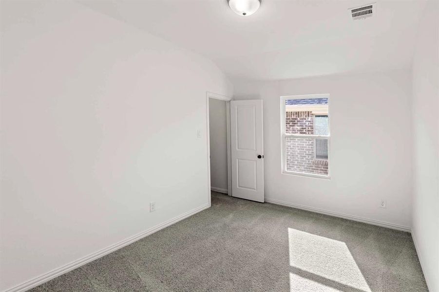 Spacious, unfurnished interior of a new home in Creekview Fossil Ridge, Pilot Point (Image 15).