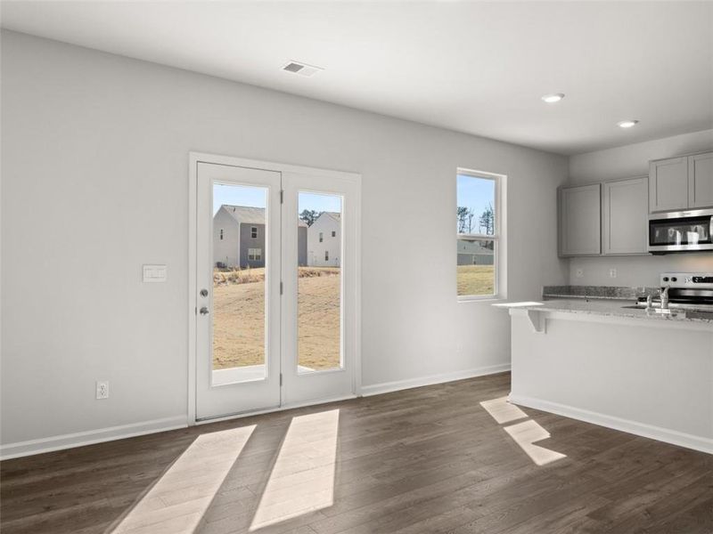 Spacious, unfurnished interior of a new home in Oaks at Cedar Grove, Fairburn (Image 17).