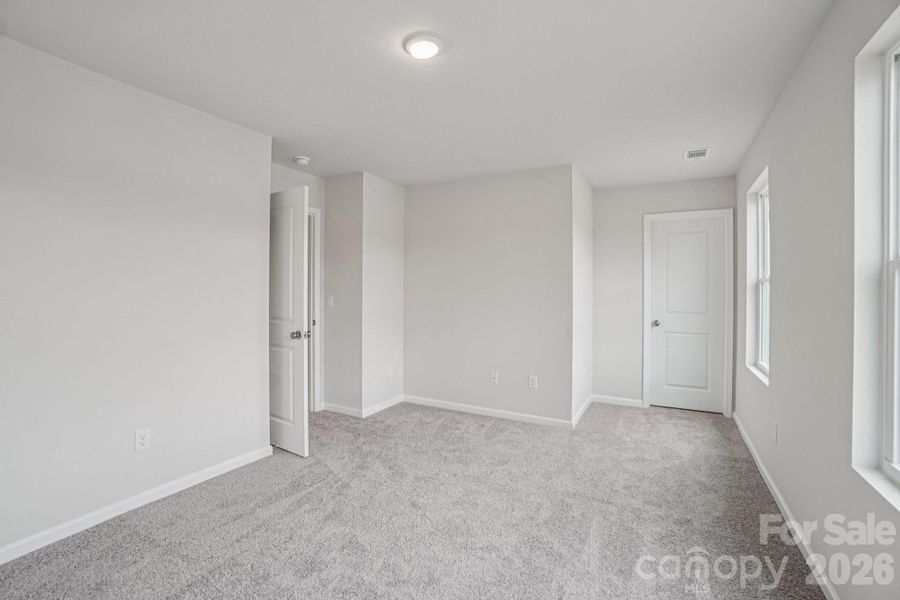 Spacious, unfurnished interior of a new home in Frey Creek, Spartanburg (Image 15).