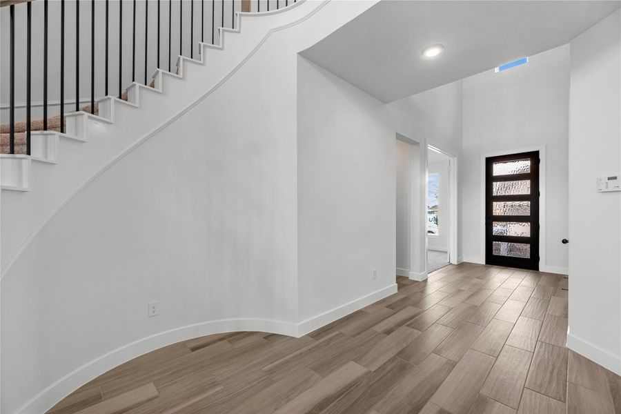 Representative image. Features, selections and colors may vary.