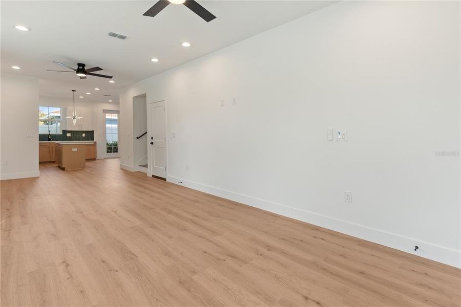 Spacious, unfurnished interior of a new home in , Tampa (Image 33).