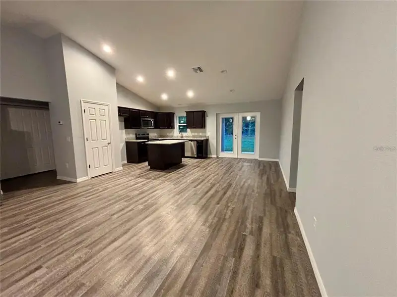 Spacious, unfurnished interior of a new home in , Belleview (Image 13).