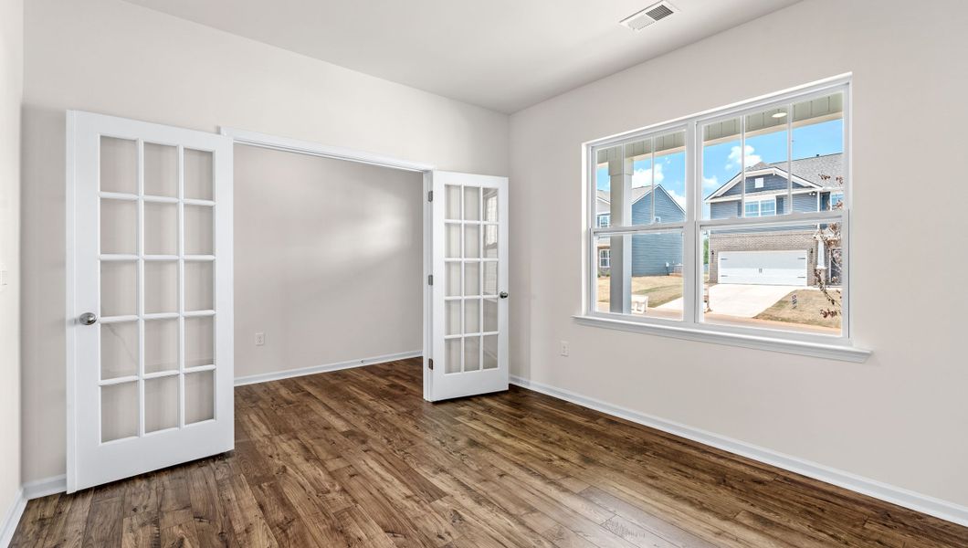 Spacious, unfurnished interior of a new home in Benjamin's Grove, Woodruff (Image 17).