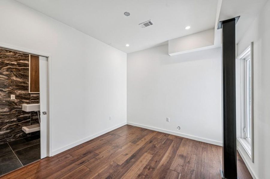 Spacious, unfurnished interior of a new home in , Atlanta (Image 34).