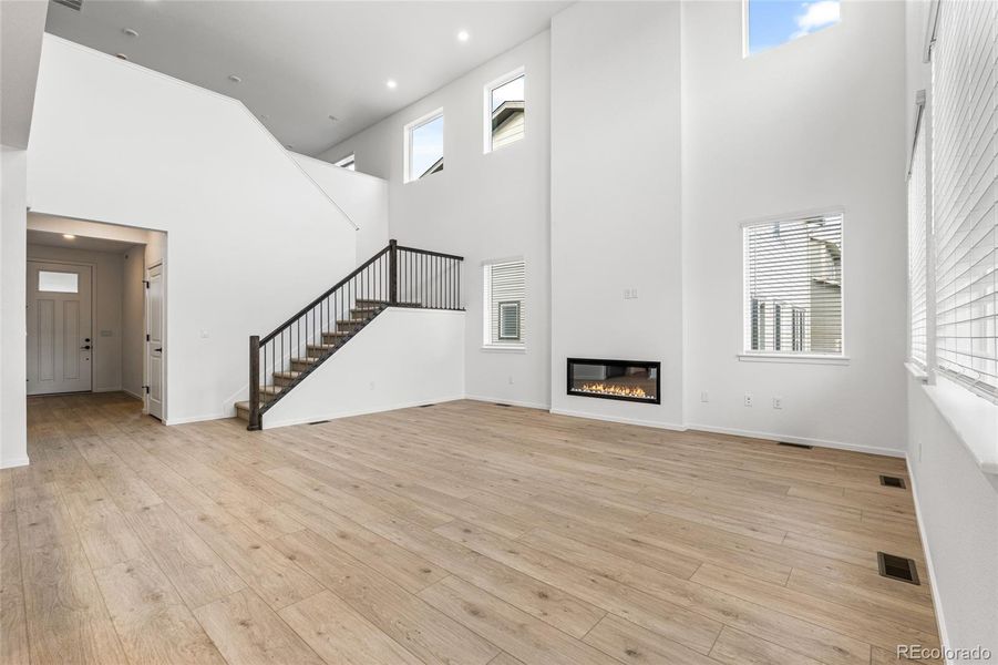 Spacious, unfurnished interior of a new home in Harvest Crossing, Aurora (Image 18).