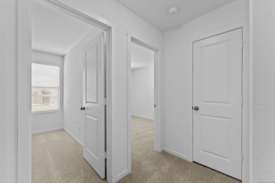 Spacious, unfurnished interior of a new home in Sky Ranch, New Braunfels (Image 26).