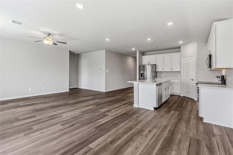 Spacious, unfurnished interior of a new home in Stratton Place, Greenville (Image 21).