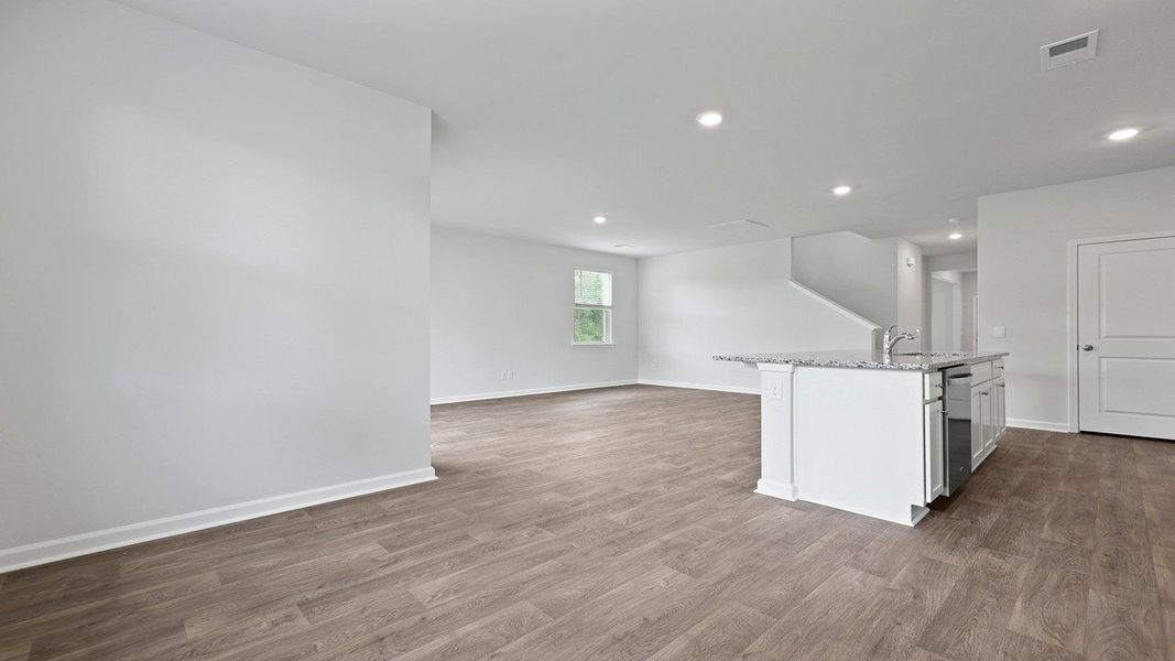 Spacious, unfurnished interior of a new home in Lakeview at Kitfield, Moncks Corner (Image 11).