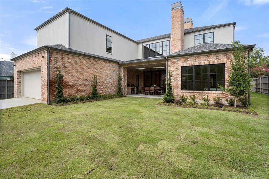 Exterior details and patio area of a home in , Dallas (Image 3).