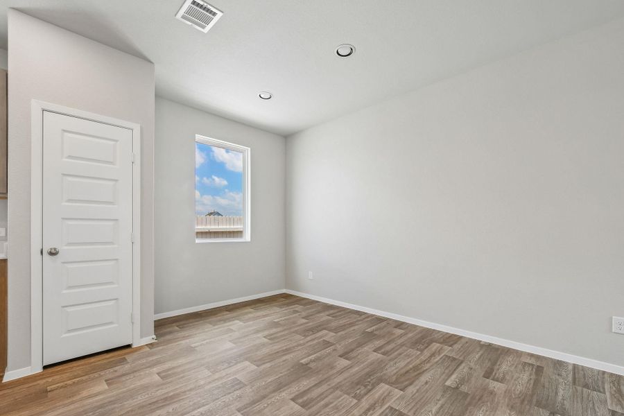 Spacious, unfurnished interior of a new home in Harvest Ridge, Elgin (Image 13). Spacious, unfurnished interior of a new home in Harvest Ridge, Elgin (Image 13).