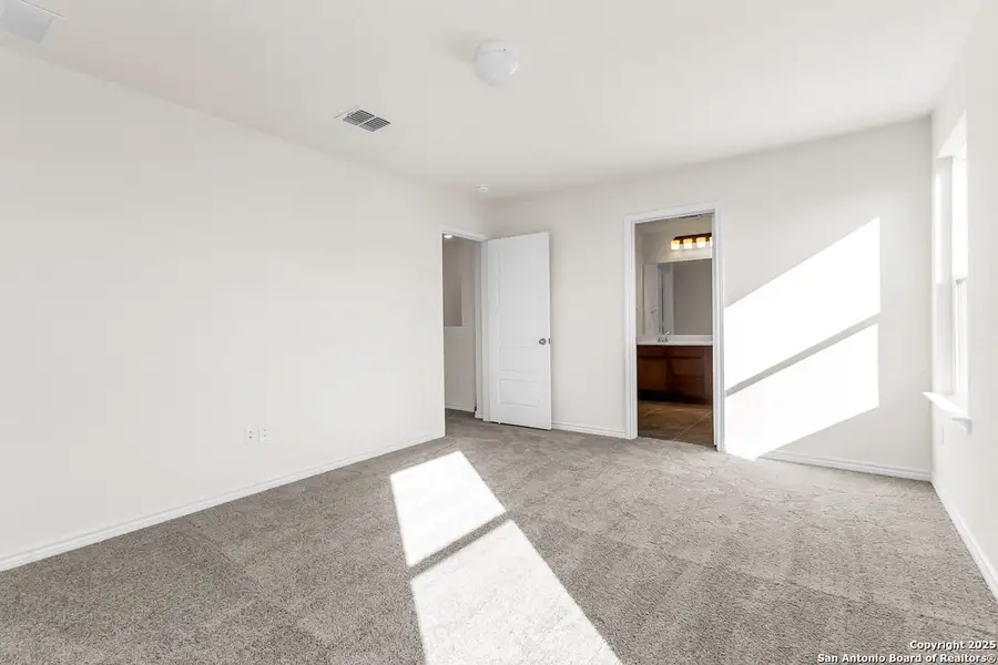Spacious, unfurnished interior of a new home in Spanish Trails Villas, San Antonio (Image 8).
