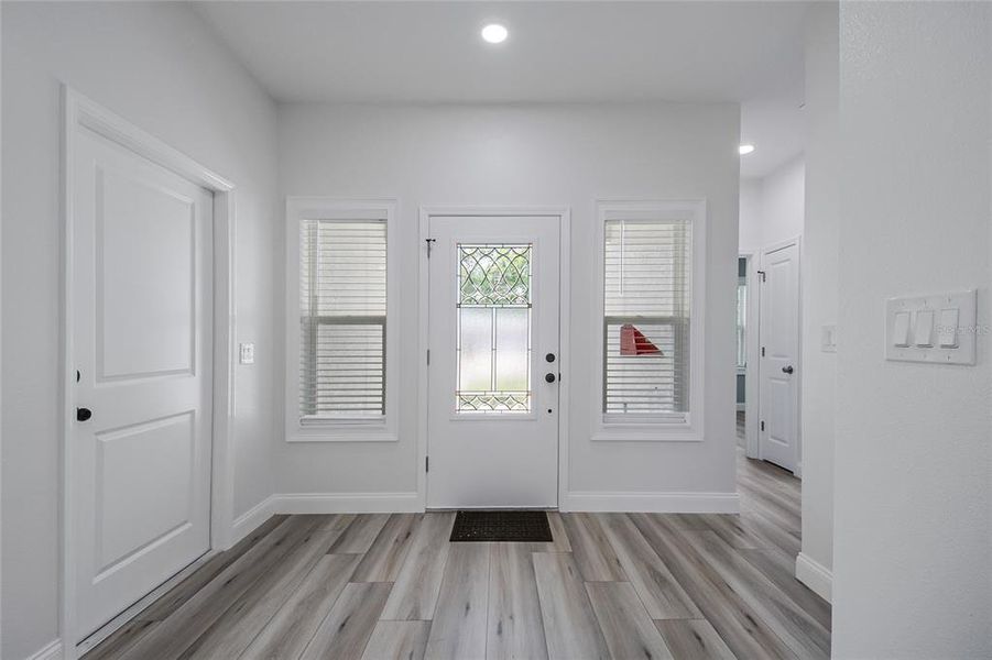 Spacious, unfurnished interior of a new home in , Daytona Beach (Image 11).