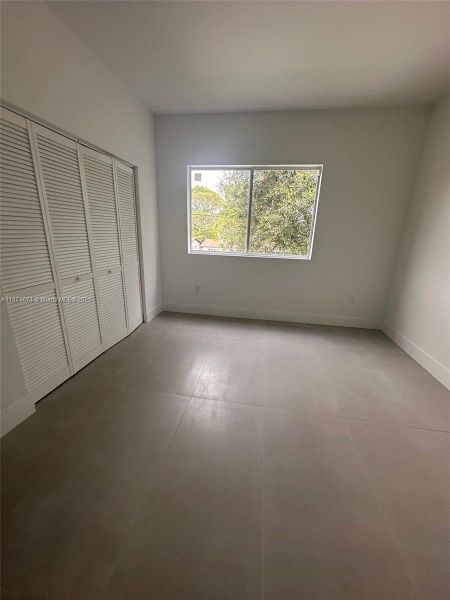 Spacious, unfurnished interior of a new home in , Fort Lauderdale (Image 8).