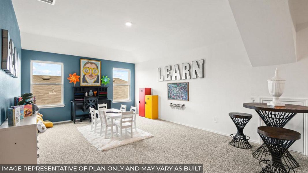Furnished interior view inside a new home in Silverthorne, Conroe (Image 11).