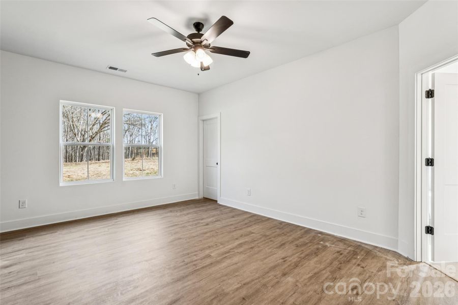 Spacious, unfurnished interior of a new home in , Harrisburg (Image 27).
