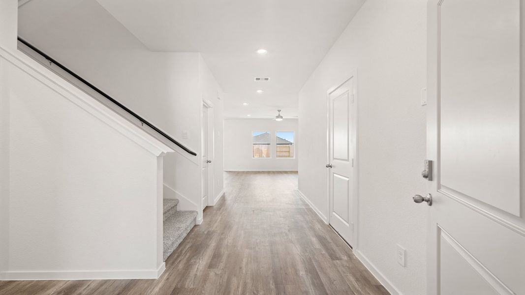 Spacious, unfurnished interior of a new home in Sunterra, Katy (Image 16).