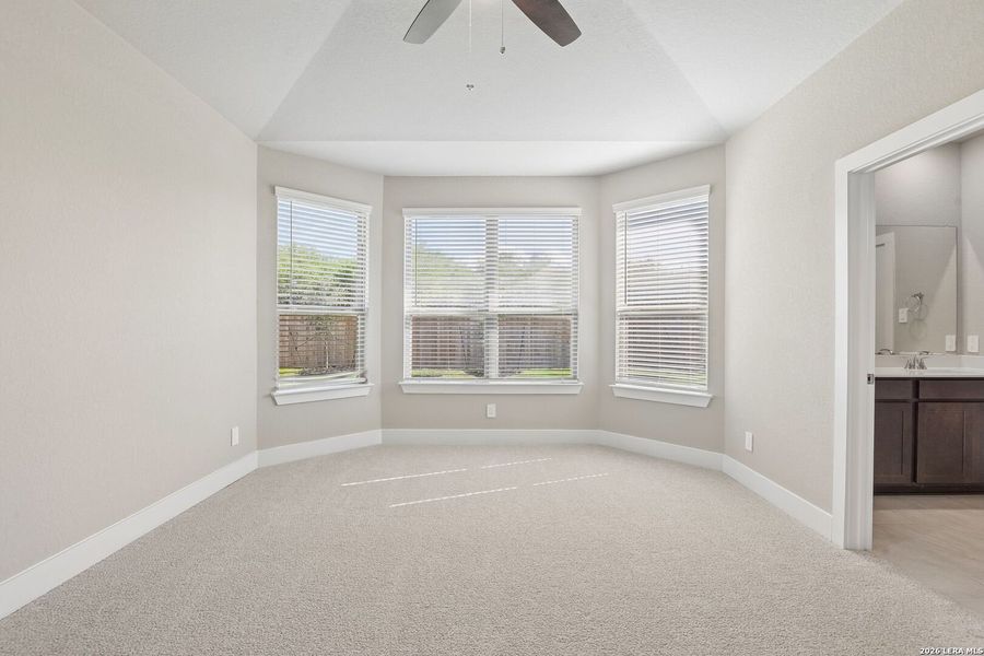 Spacious, unfurnished interior of a new home in Royal Crest, San Antonio (Image 22).