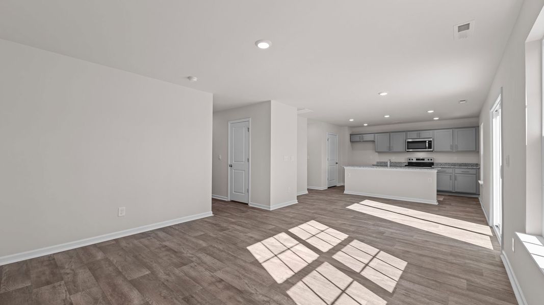 Spacious, unfurnished interior of a new home in Madeline Farm, New Bern (Image 15).