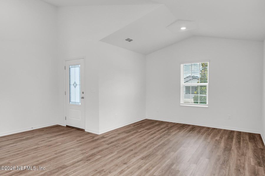 Spacious, unfurnished interior of a new home in Rolling Hills, Green Cove Springs (Image 14).