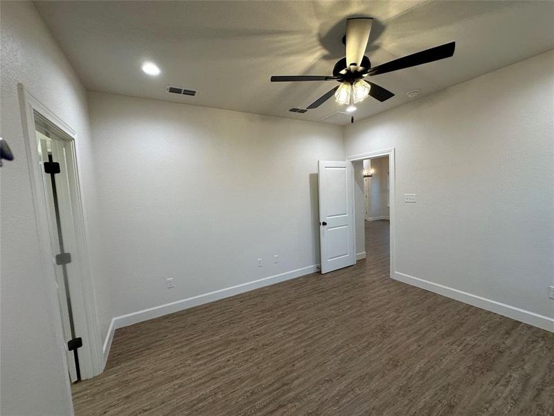Spacious, unfurnished interior of a new home in , Abilene (Image 15).