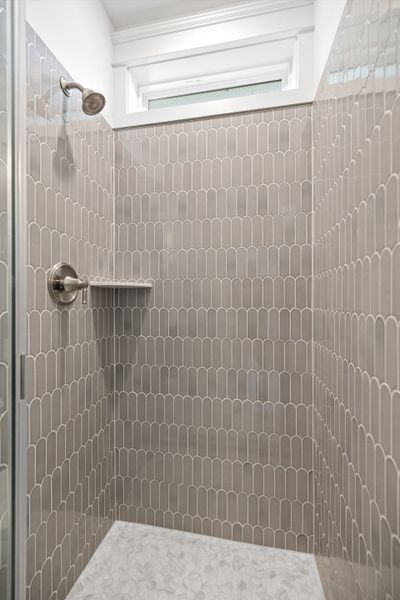 Representative interior finishes for a home built from the The Emerson by RobuckHomes in Stonehenge, Raleigh (Image 157).
