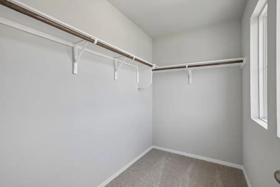 Spacious, unfurnished interior of a new home in Cloverleaf, Austin (Image 28).